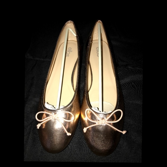 Flats - Picture 1 of 2